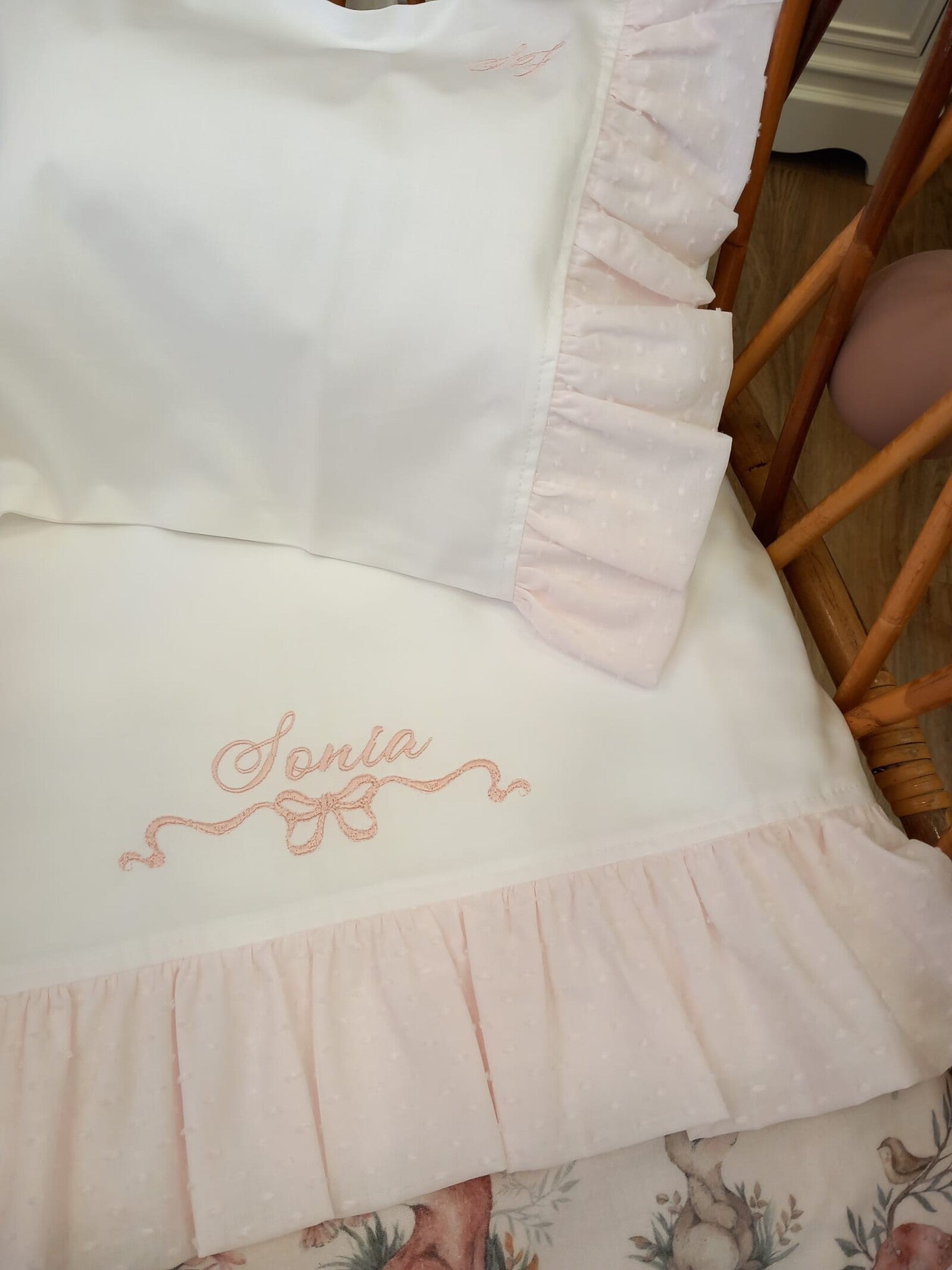 Lenzuolino con rouche in plumetis