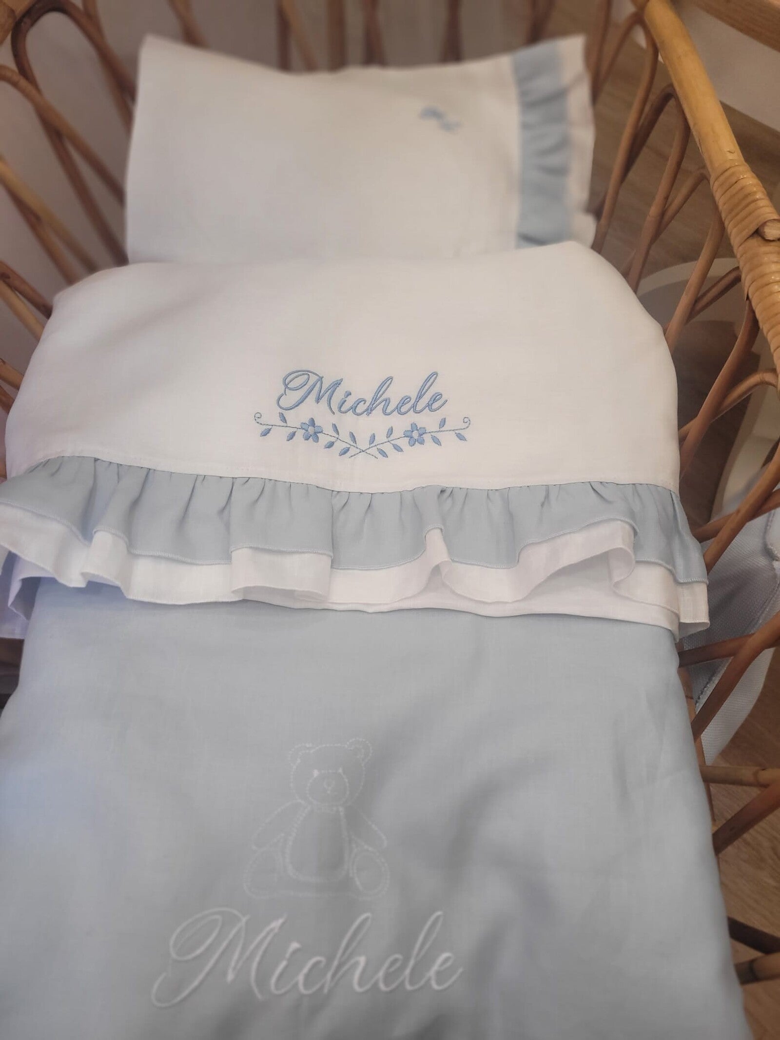 Lenzuolino con doppia rouche in lino