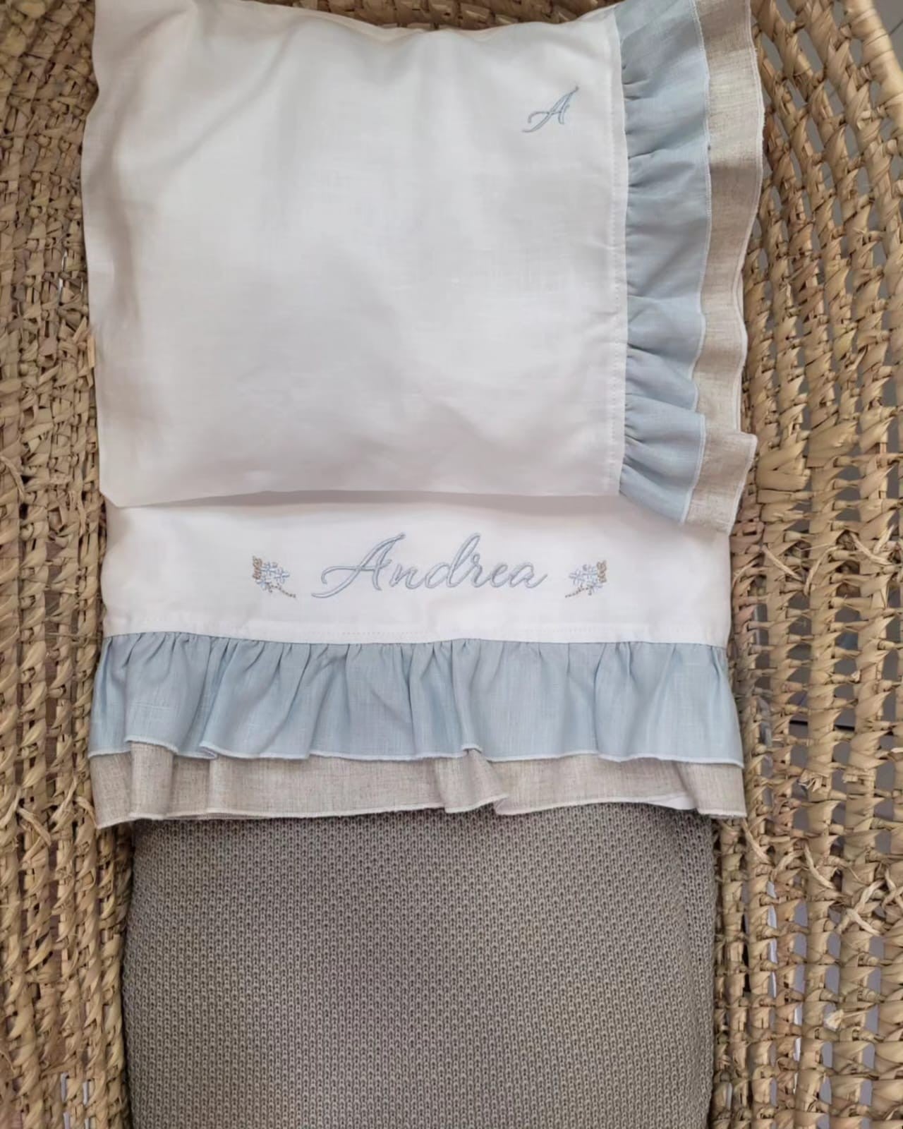 Lenzuolino con doppia rouche in lino