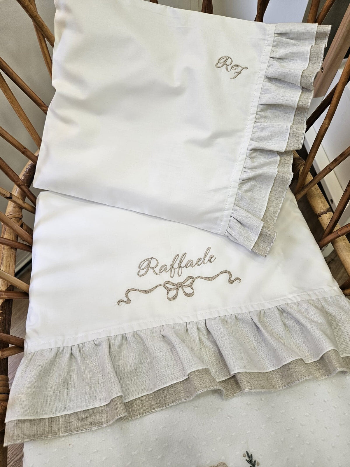 Lenzuolino con doppia rouche in lino