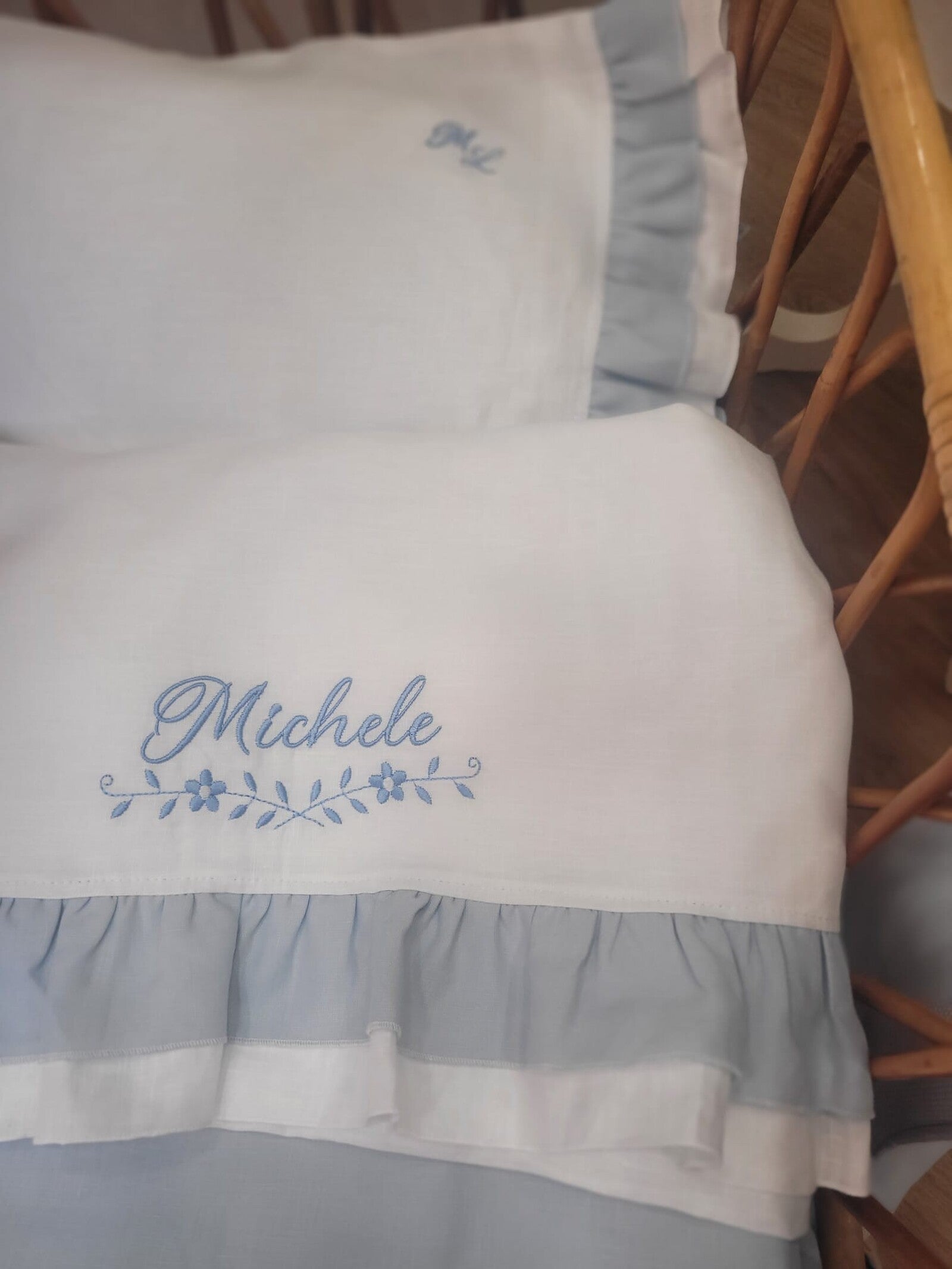 Lenzuolino con doppia rouche in lino