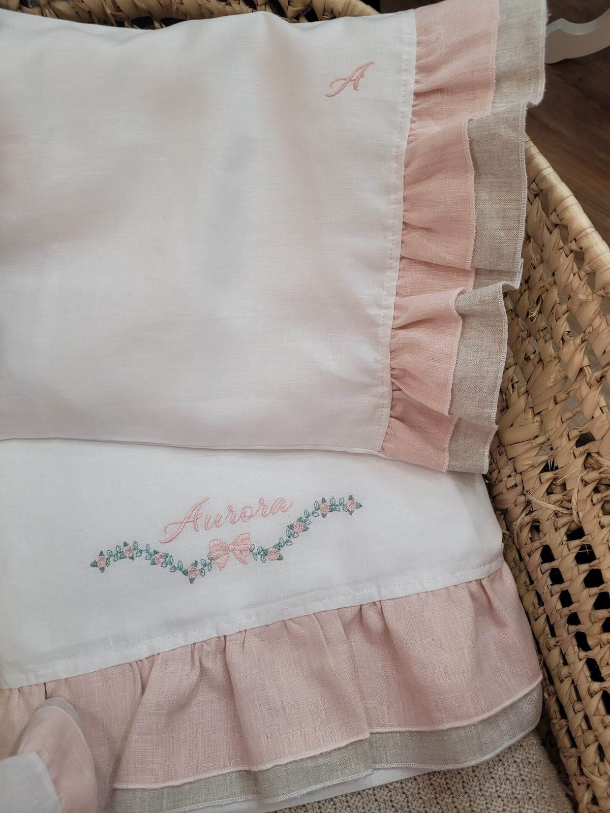 Lenzuolino con doppia rouche in lino