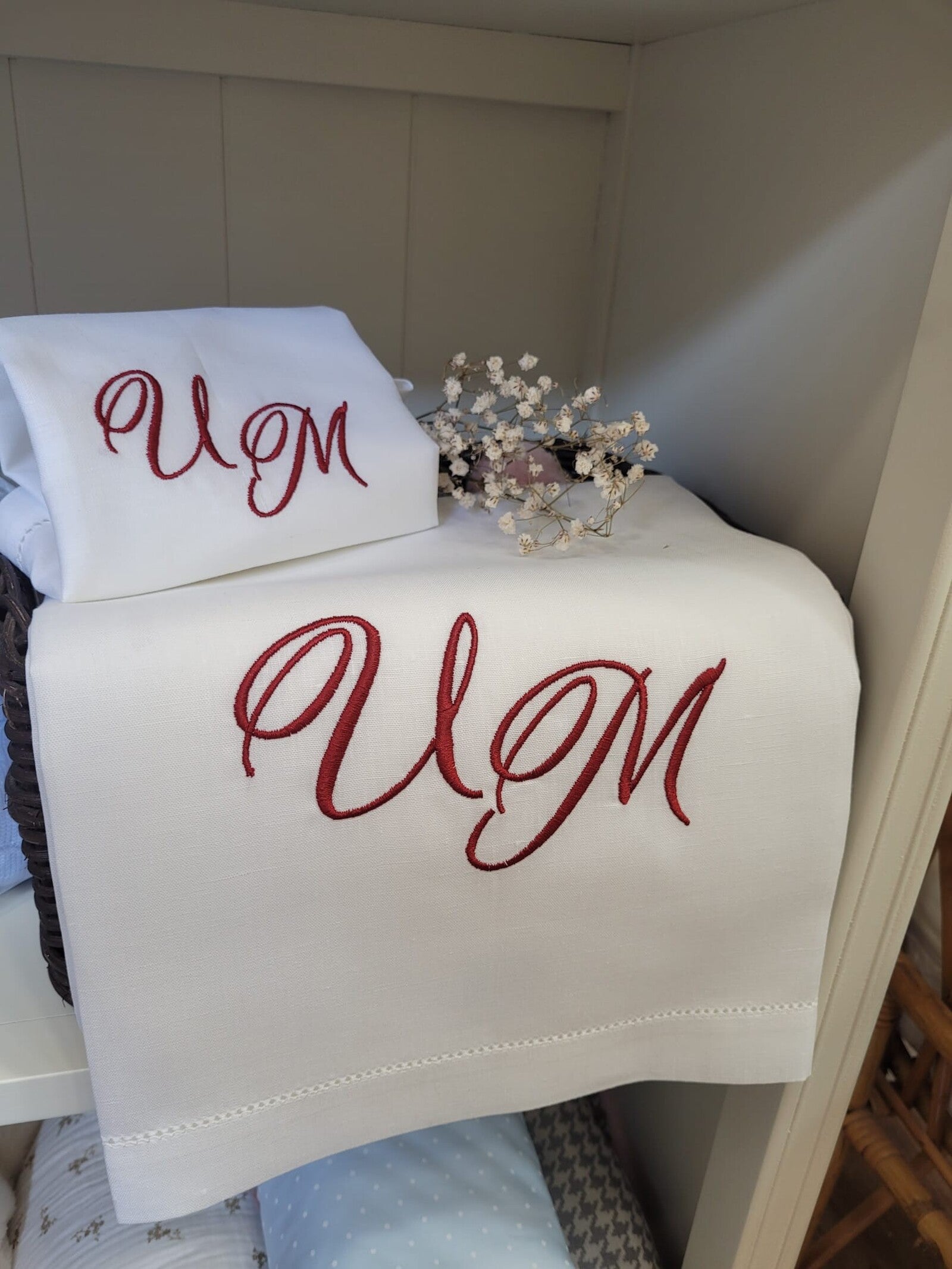 Coppia di asciugamani in puro lino con punto a giorno