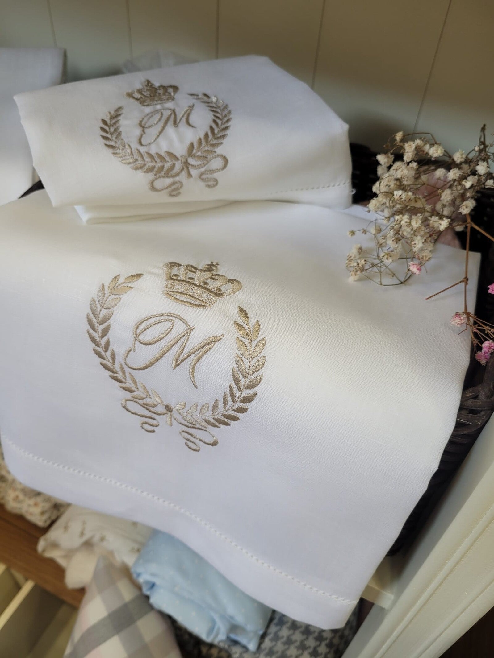 Coppia di asciugamani in puro lino con punto a giorno