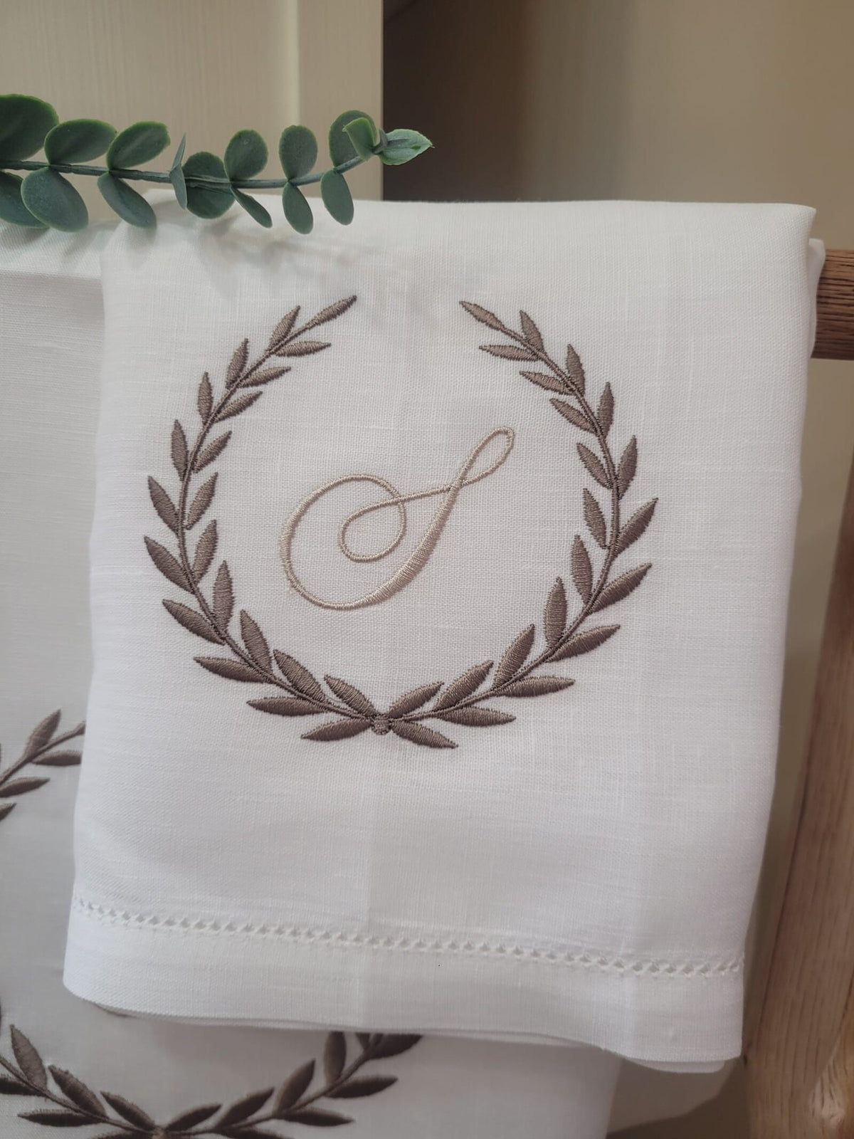 Coppia di asciugamani in puro lino con punto a giorno