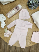 Completo a maglia, cardigan e pantaloni e cappellino