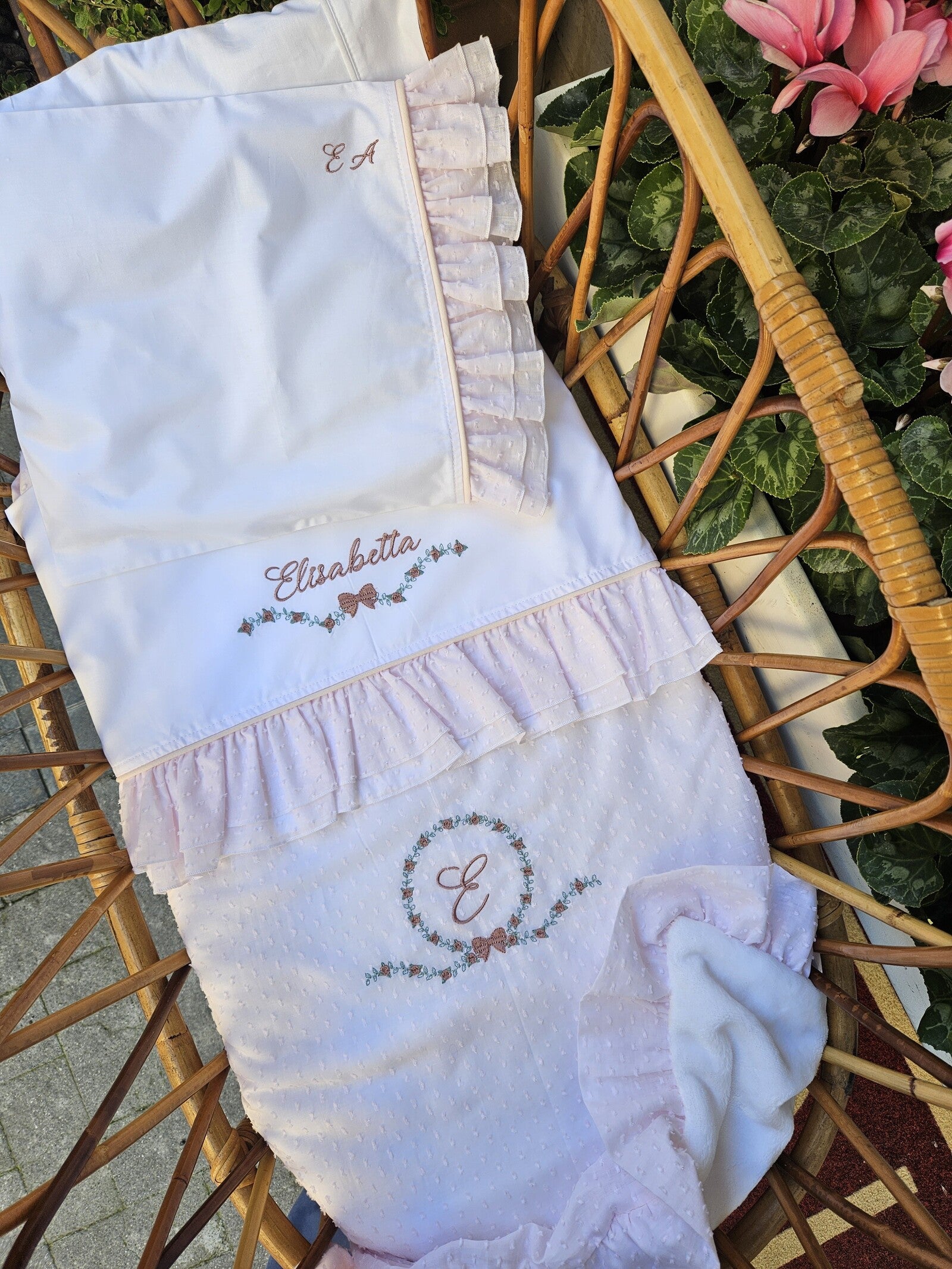 Lenzuolino con doppia rouche di plumetis