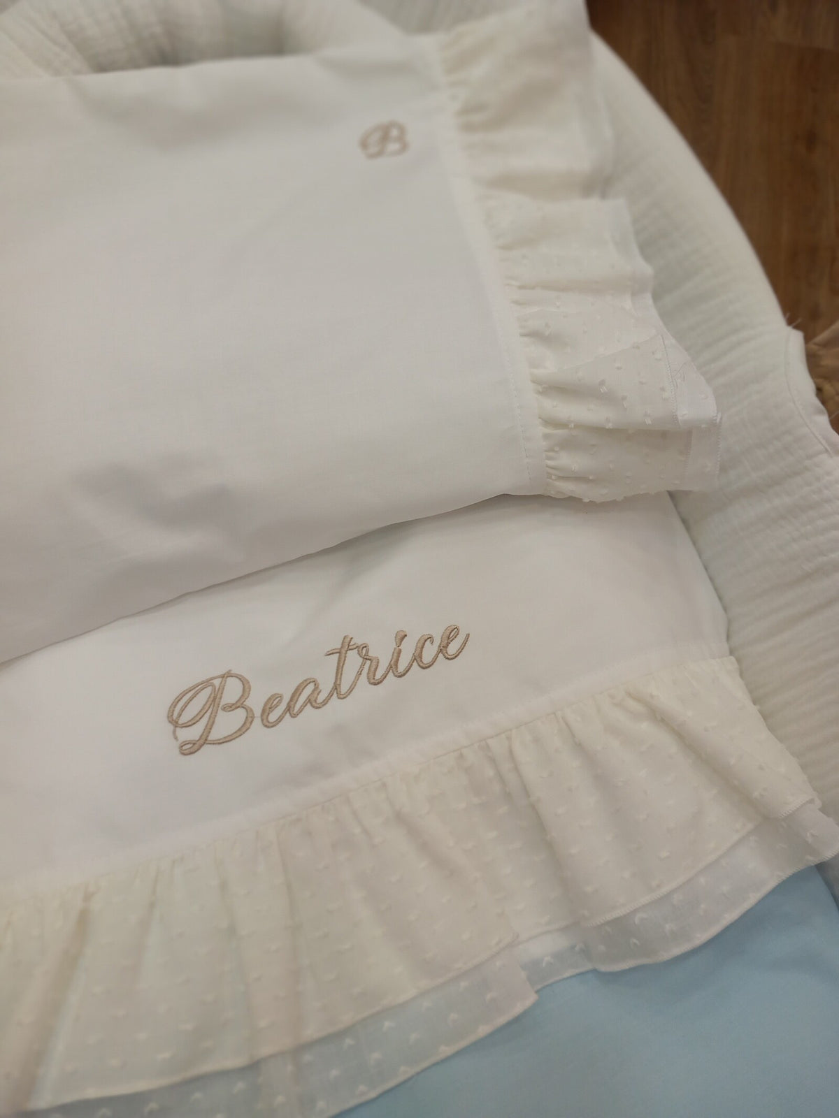 Lenzuolino con doppia rouche di plumetis