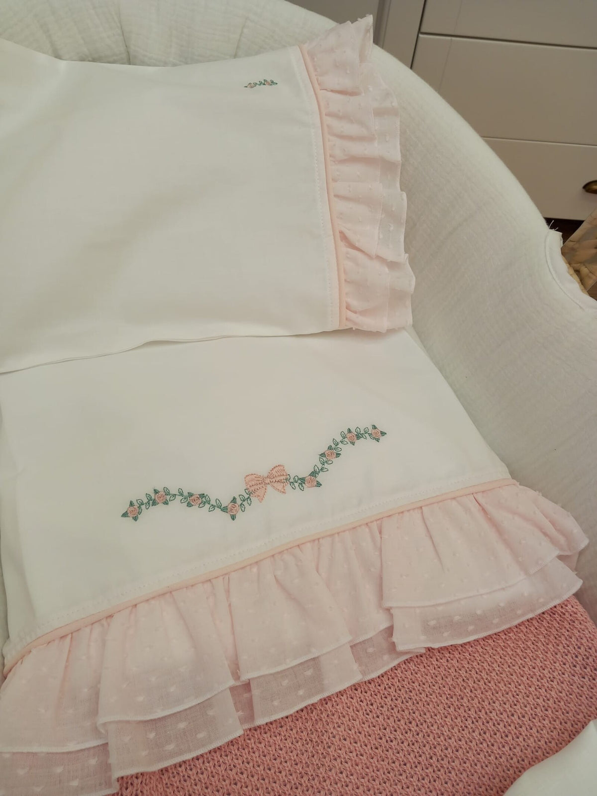 Lenzuolino con doppia rouche di plumetis