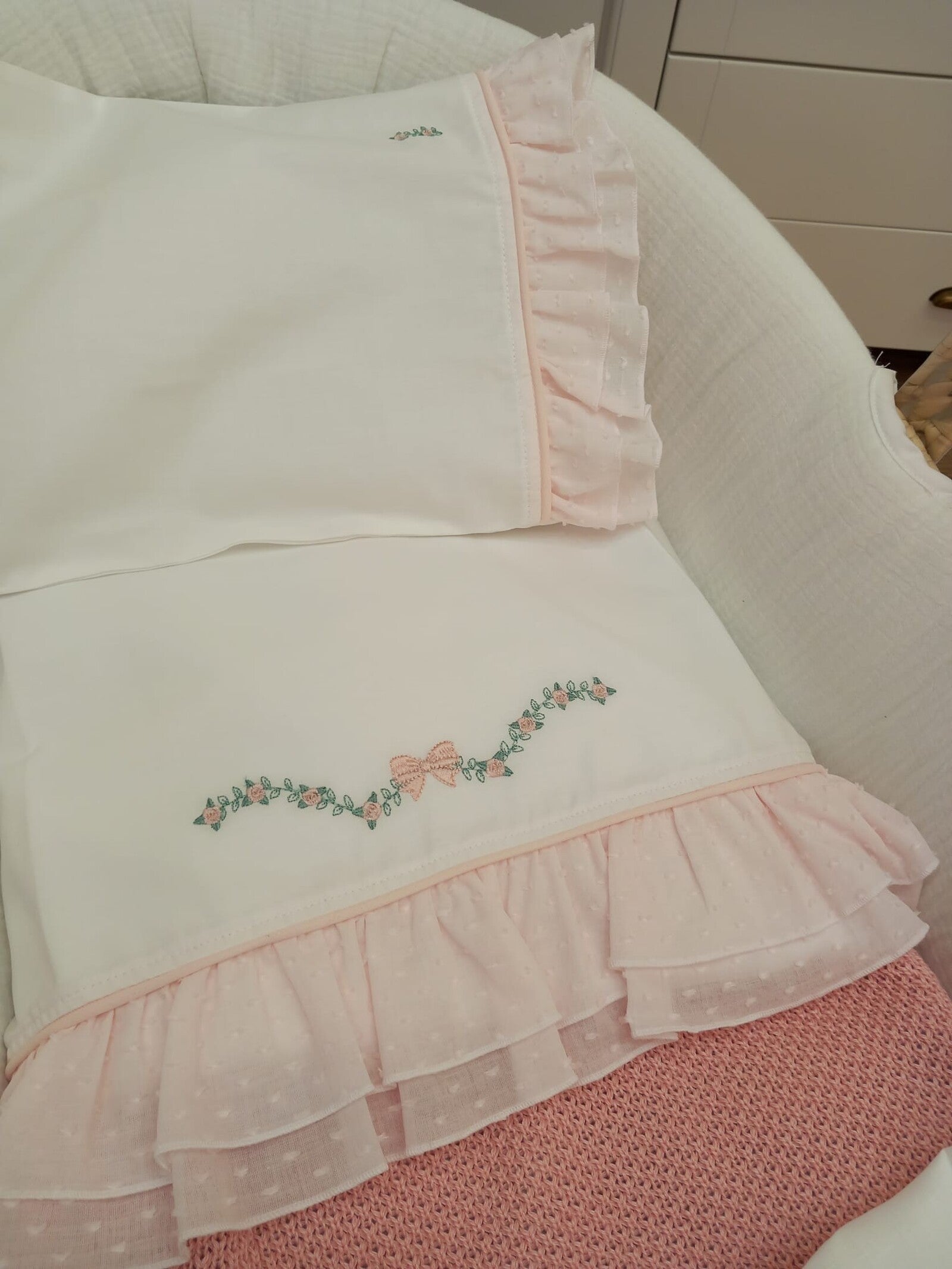 Lenzuolino con doppia rouche di plumetis