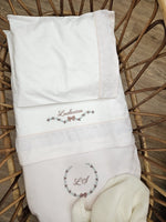 Lenzuolino personalizzato con fascia in plumetis e sangallo