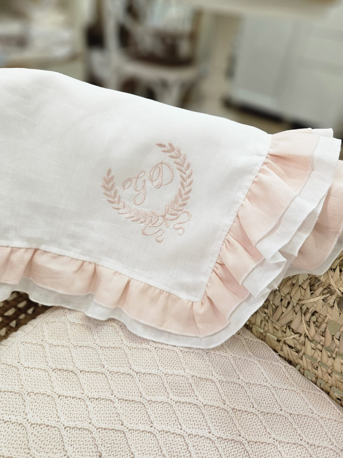 Quadrato in lino con doppia rouche