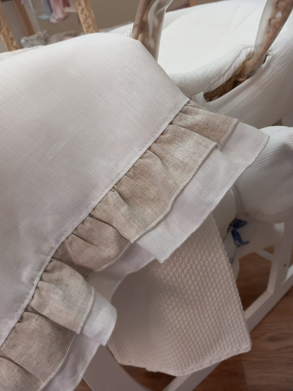 Quadrato in lino con doppia rouche