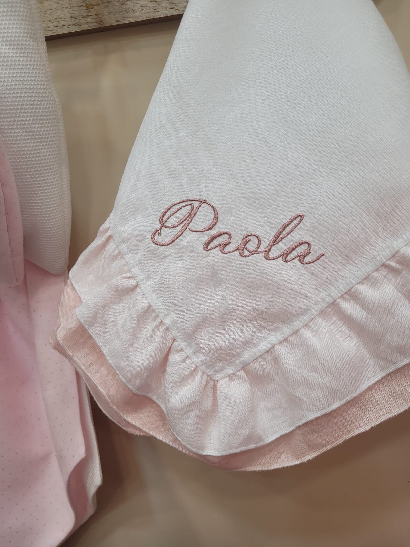 Quadrato in lino con doppia rouche