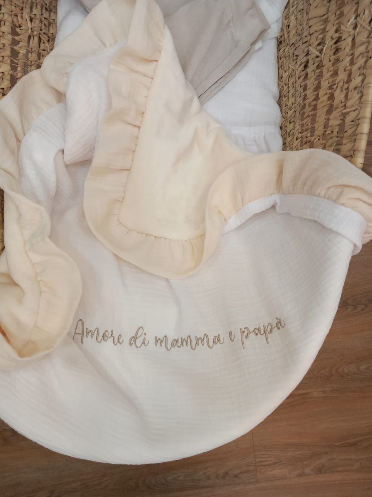Copertina neonato in mussola con rouche