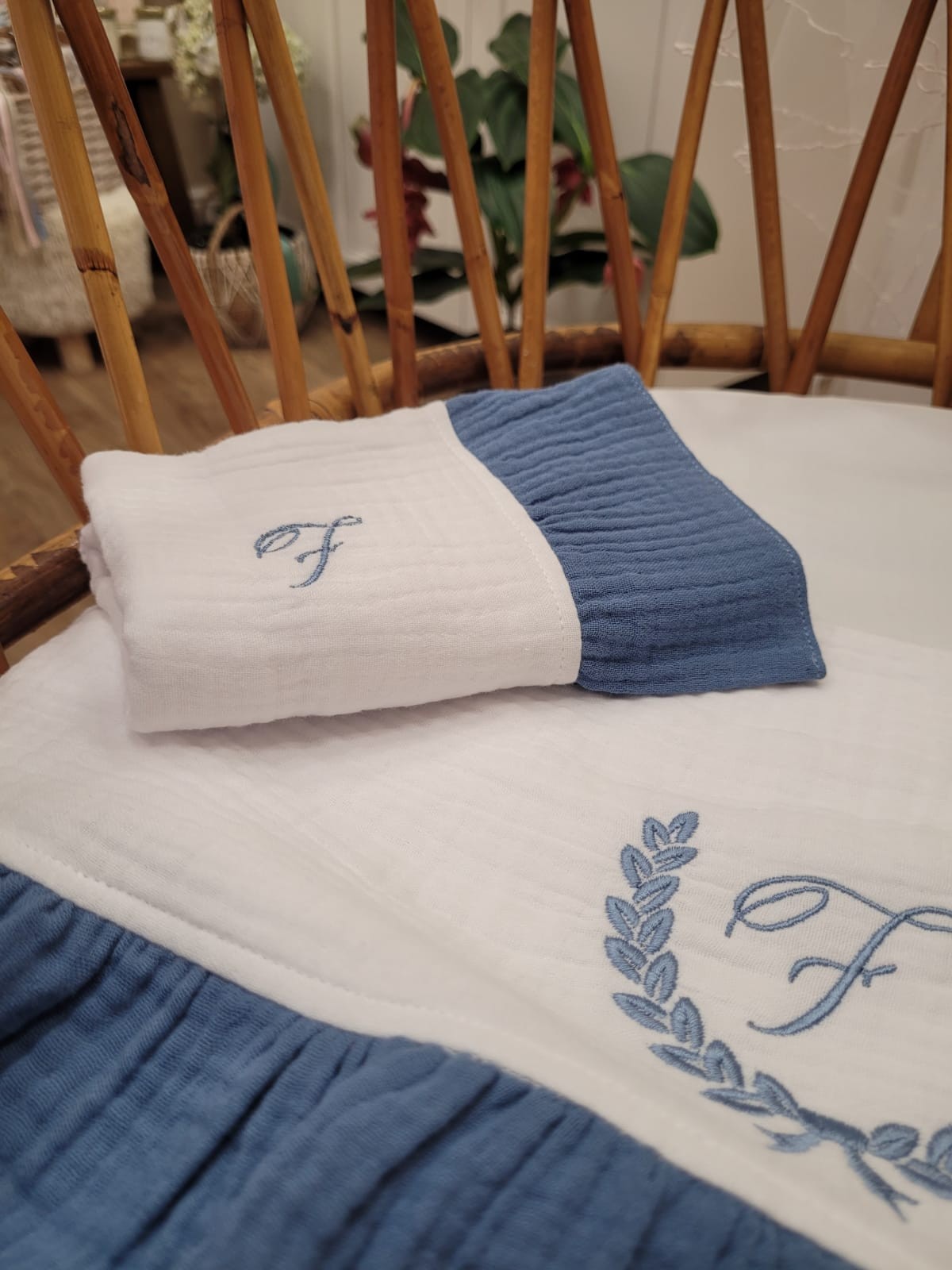 Coordinato nascita in mussola, Lenzuolino con federa cuscino, coprimaterassino e copertina