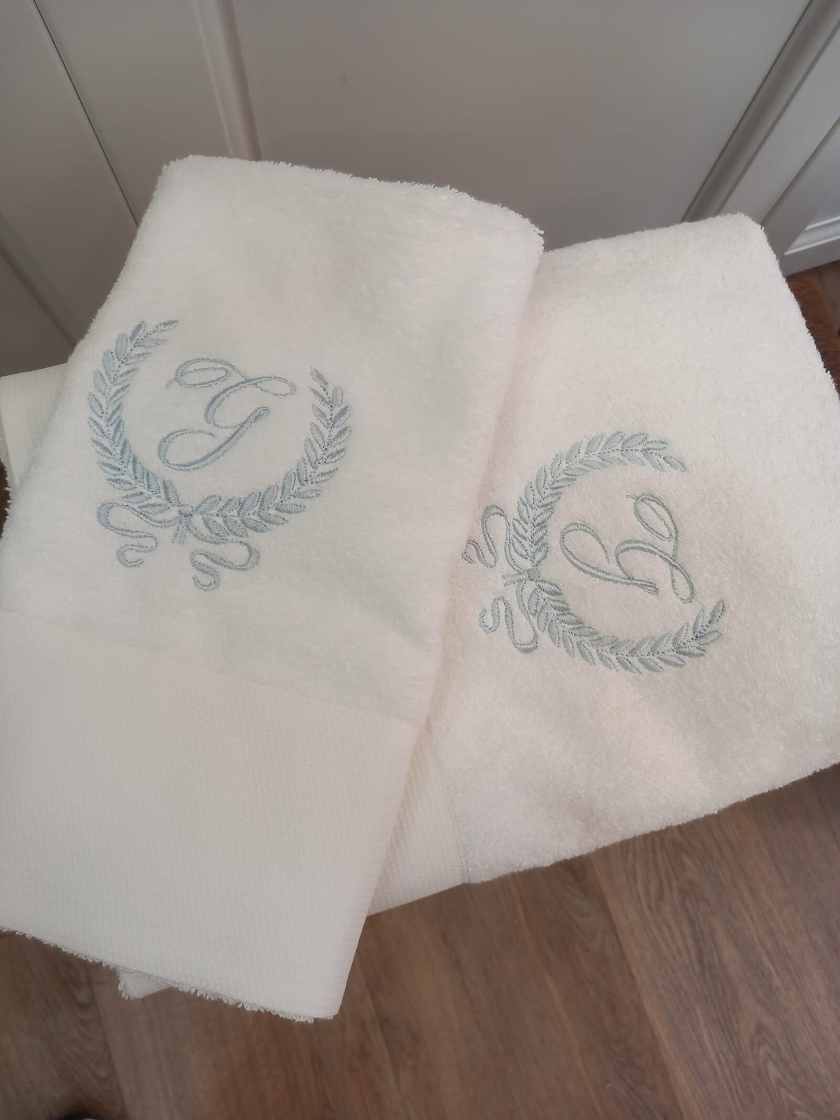 Coppia di asciugamani Baby Love in spugna e piquè nido d'ape