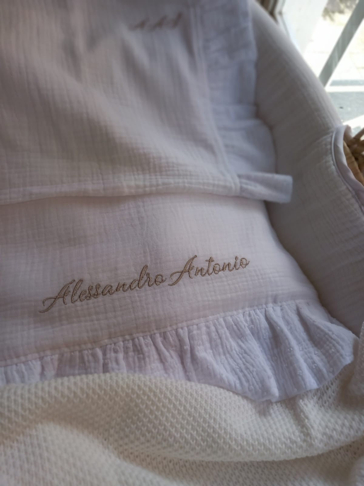 Lenzuolino in mussola con rouche in mussola plumetis