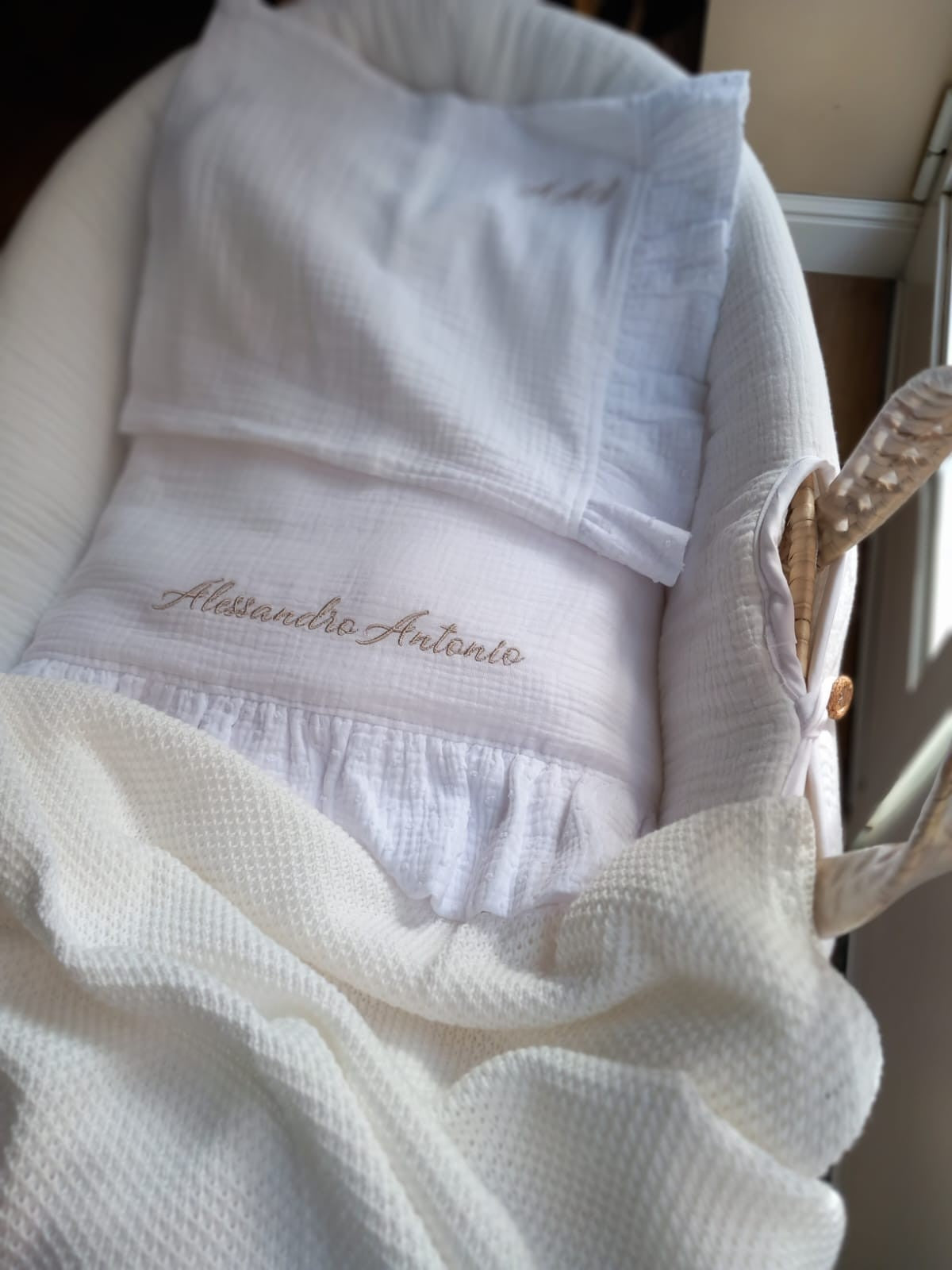 Lenzuolino in mussola con rouche in mussola plumetis