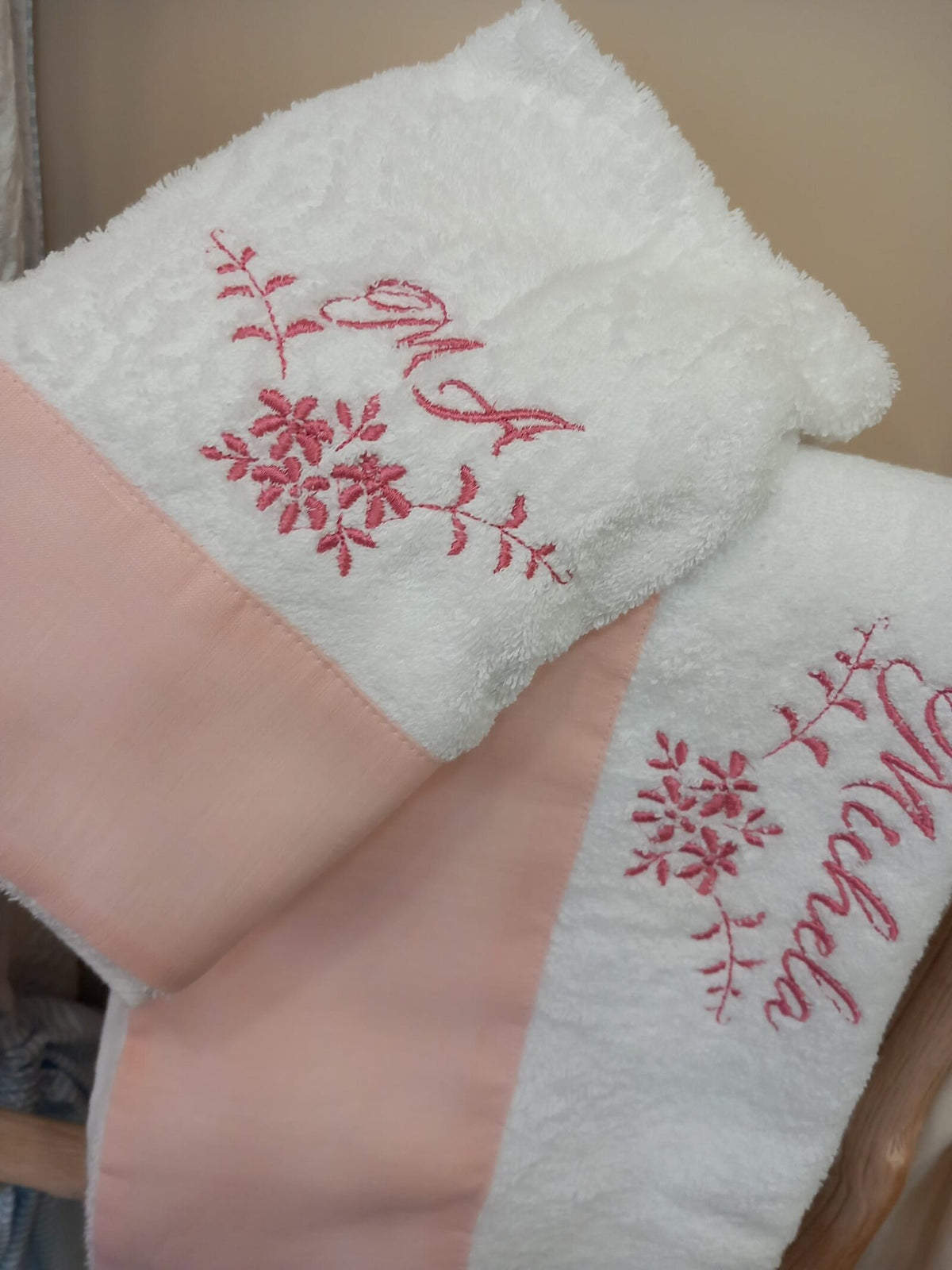 Asciugamani in spugna viso e ospite con fascia in lino