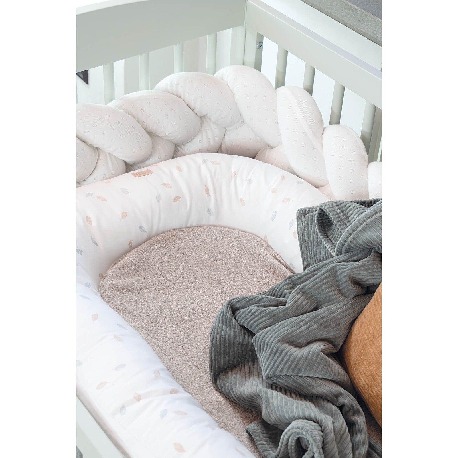 Treccia in cotone organico, riduttore per culla