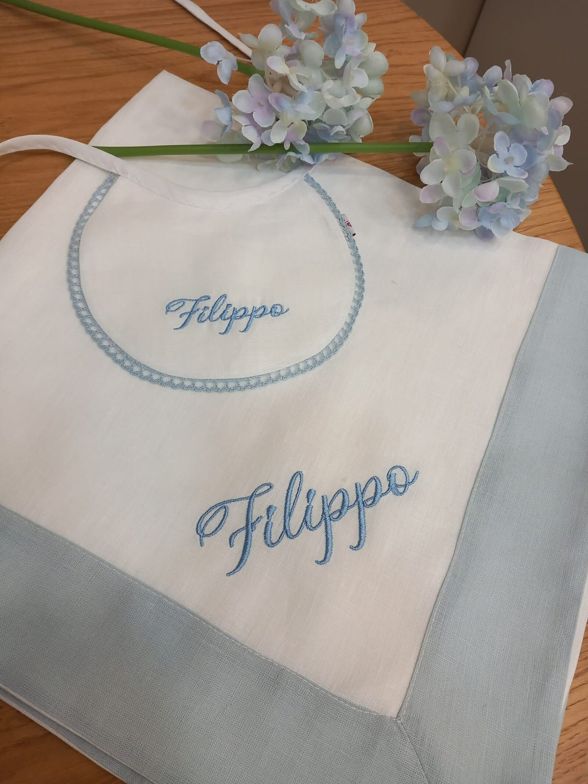 Coordinato bavaglino e quadrato in puro lino