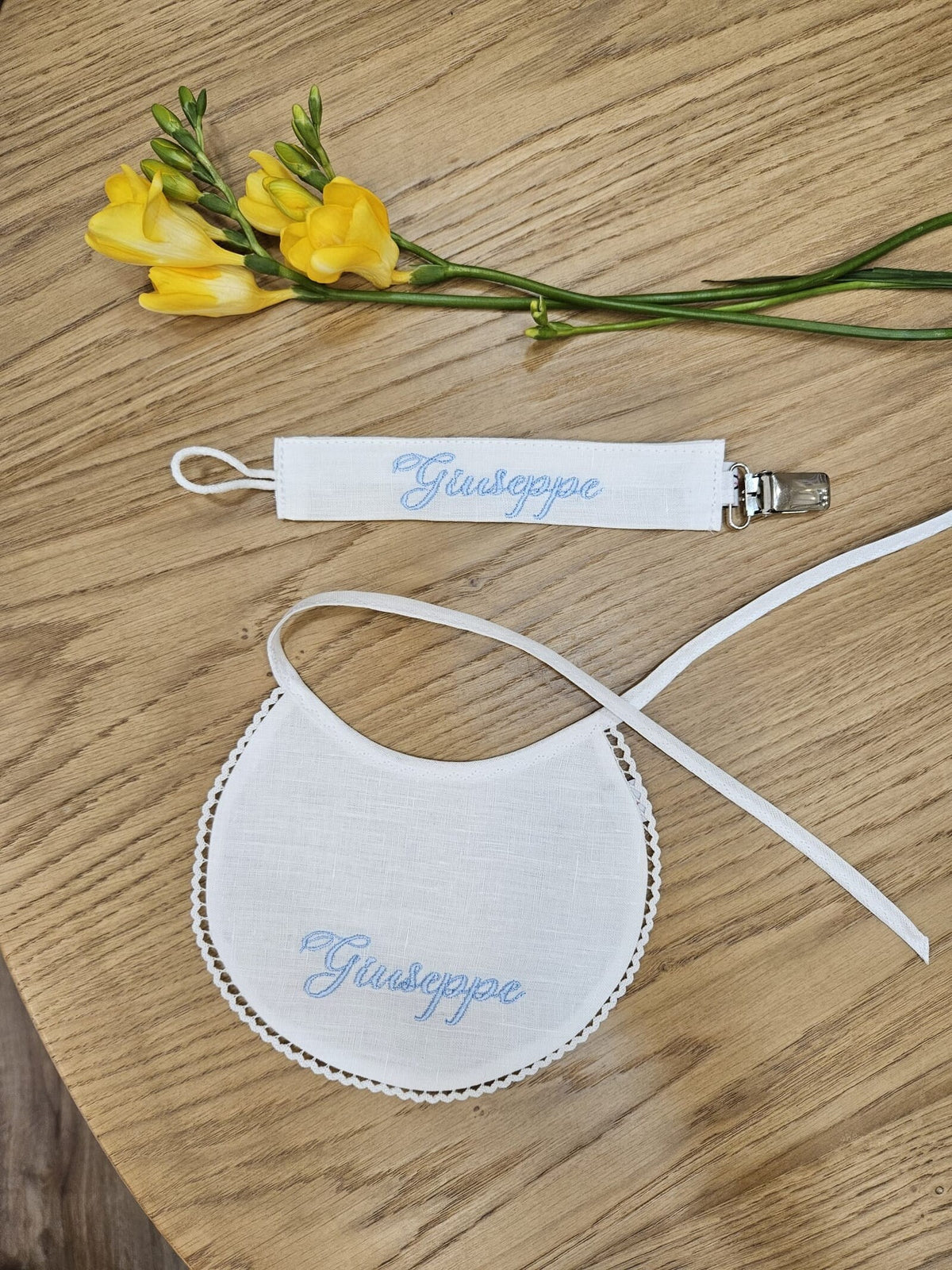 Bavaglino e portaciuccio in lino