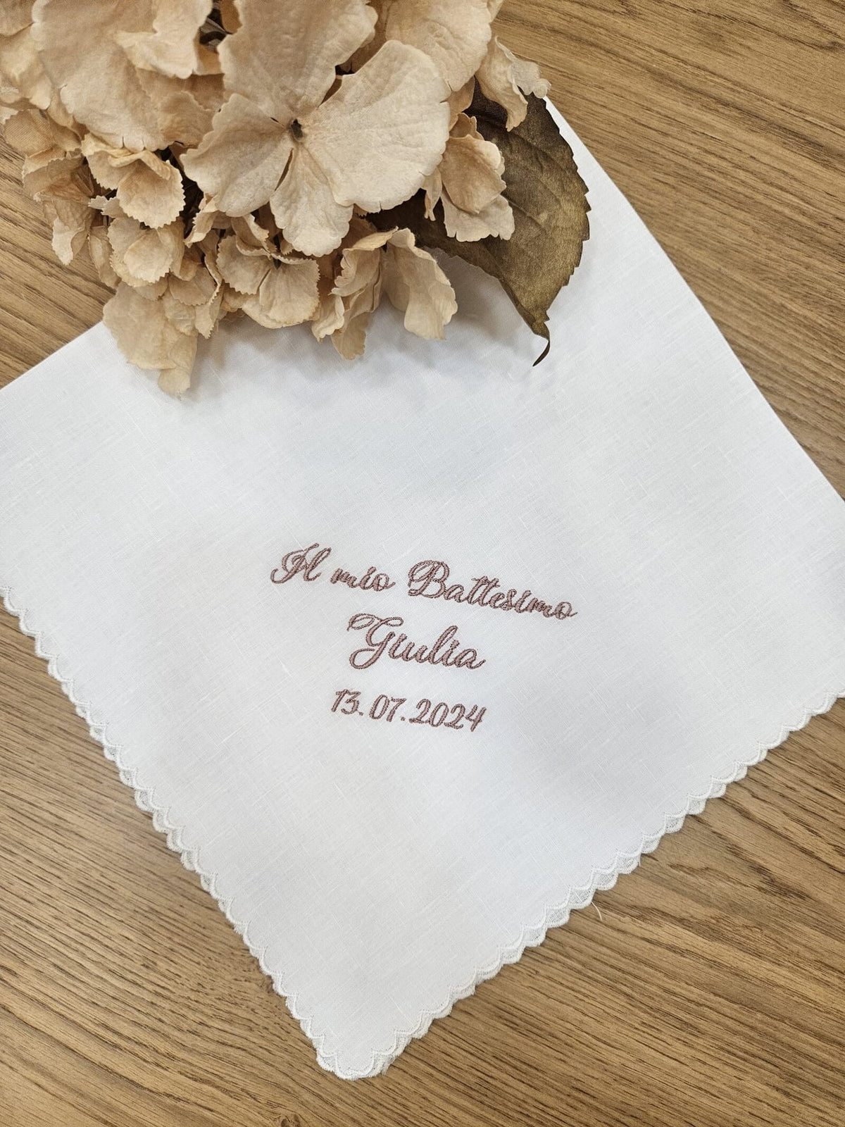 Quadrato in puro lino bianco con smerlo