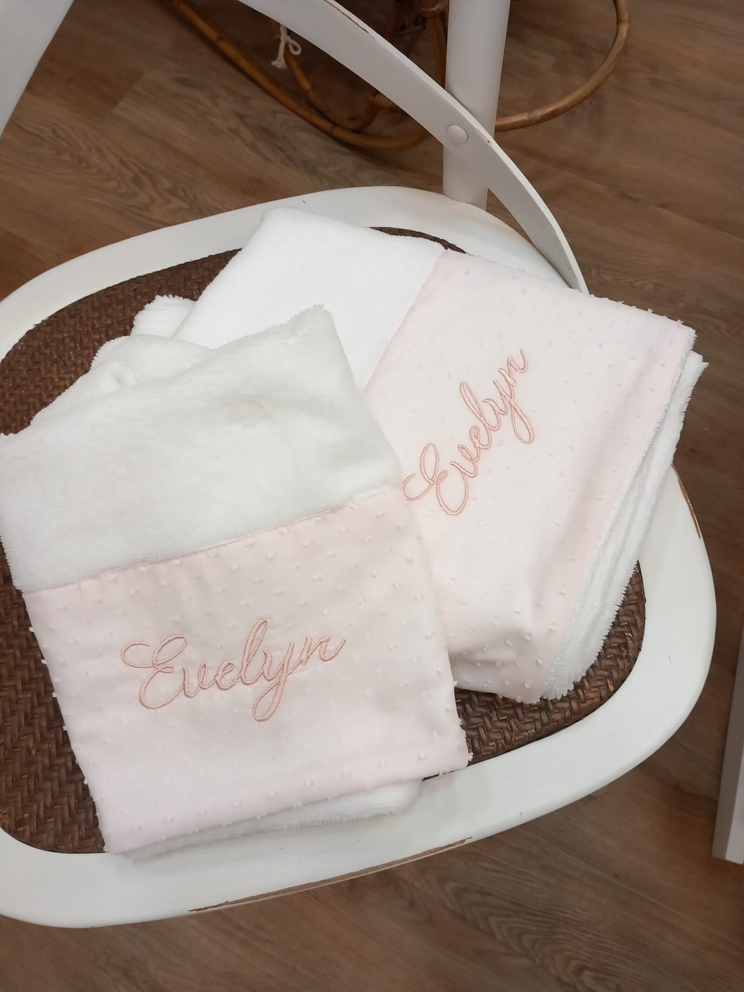 Coppia di asciugamani in spugna di bamboo e plumetis