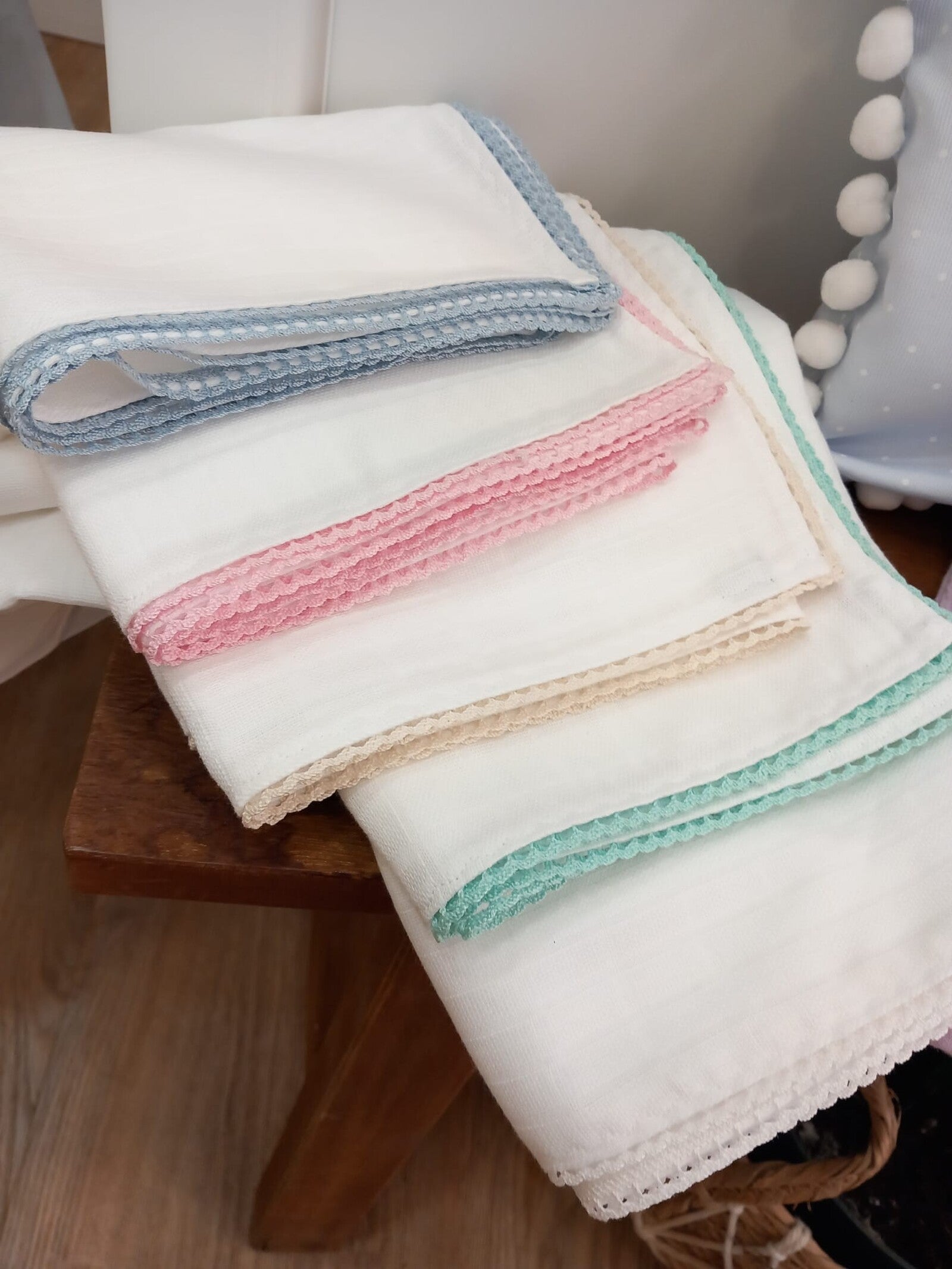 Quadrato in cotone con merlettino