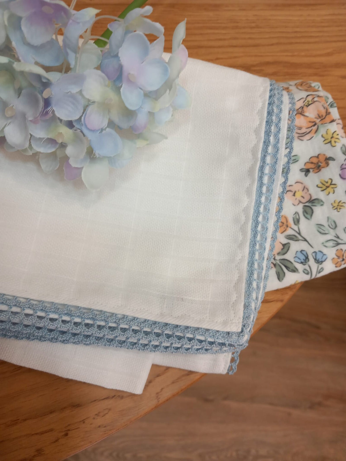 Quadrato in cotone con merlettino