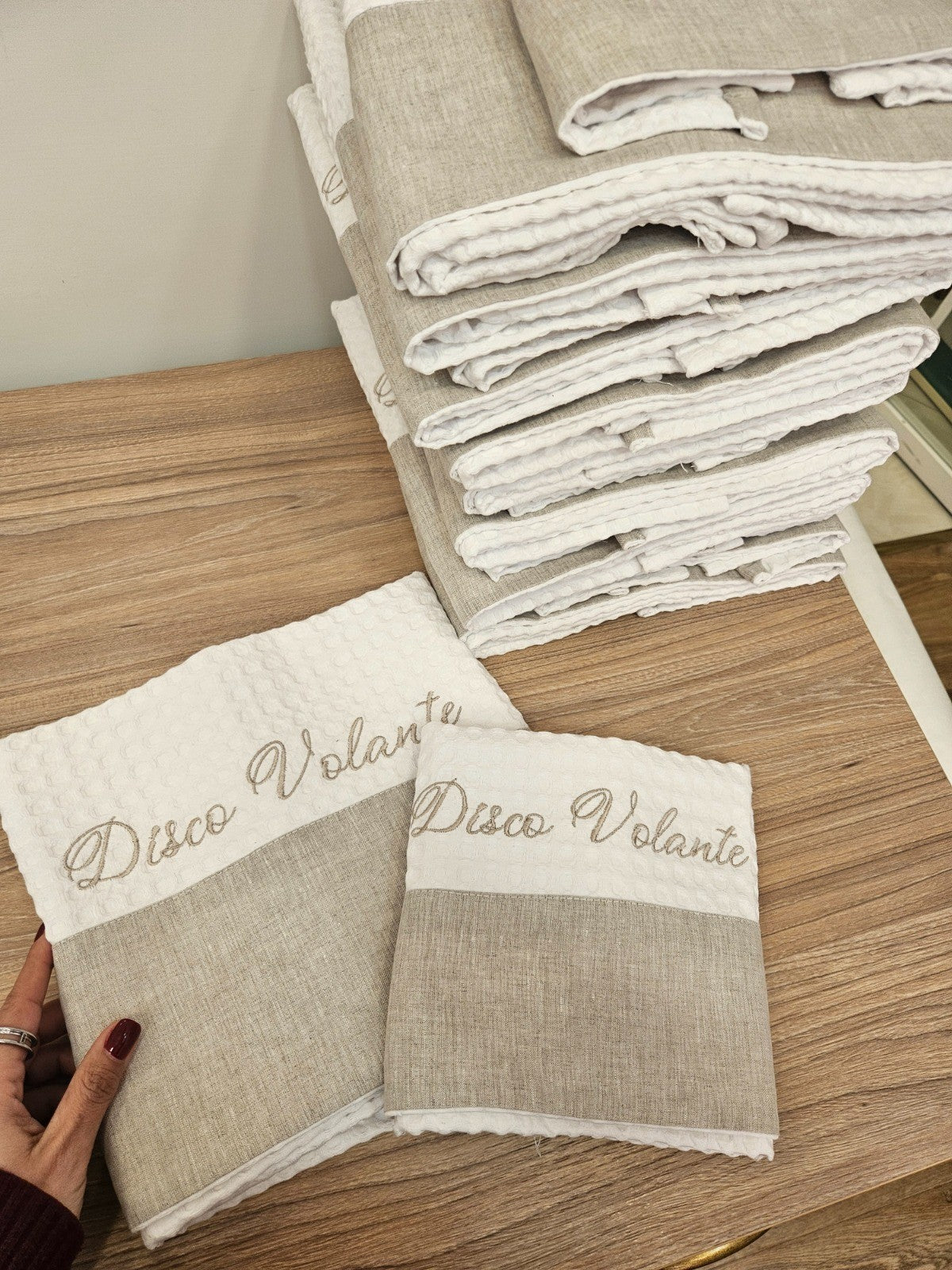 Asciugamani in apone con fascia in lino