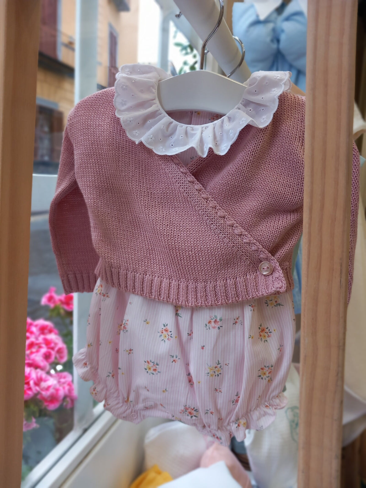 Completo tre pezzi a maglia, scaldacuore con pantaloni e cappellino