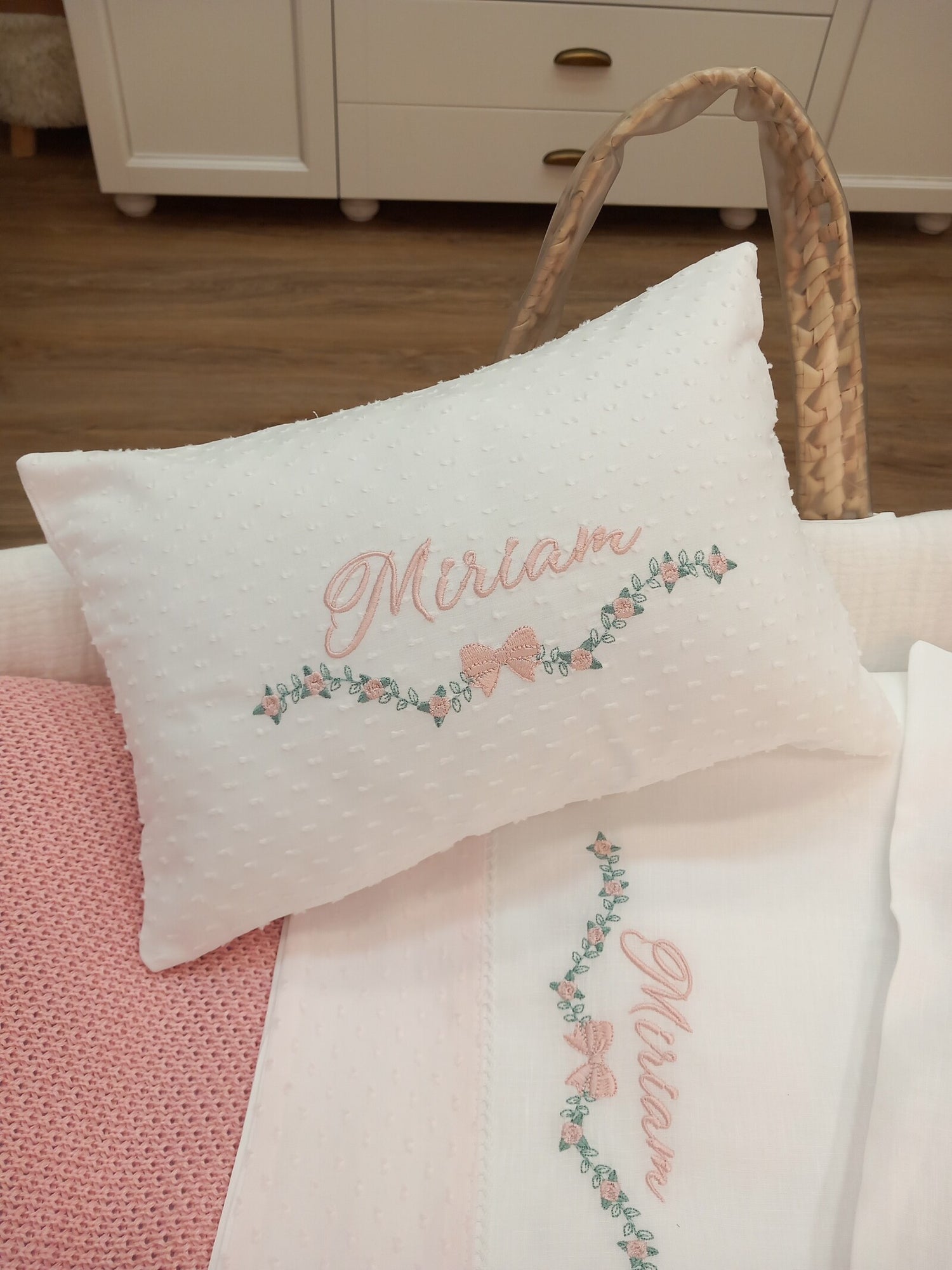 Cuscino decorativo in plumetis