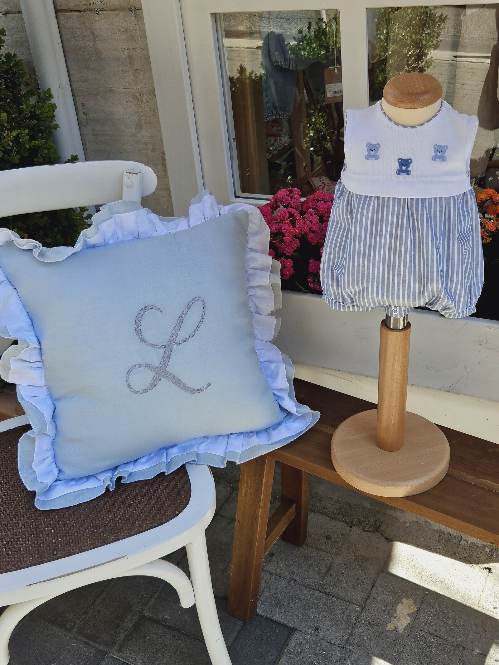 Cuscino in lino con doppia rouche