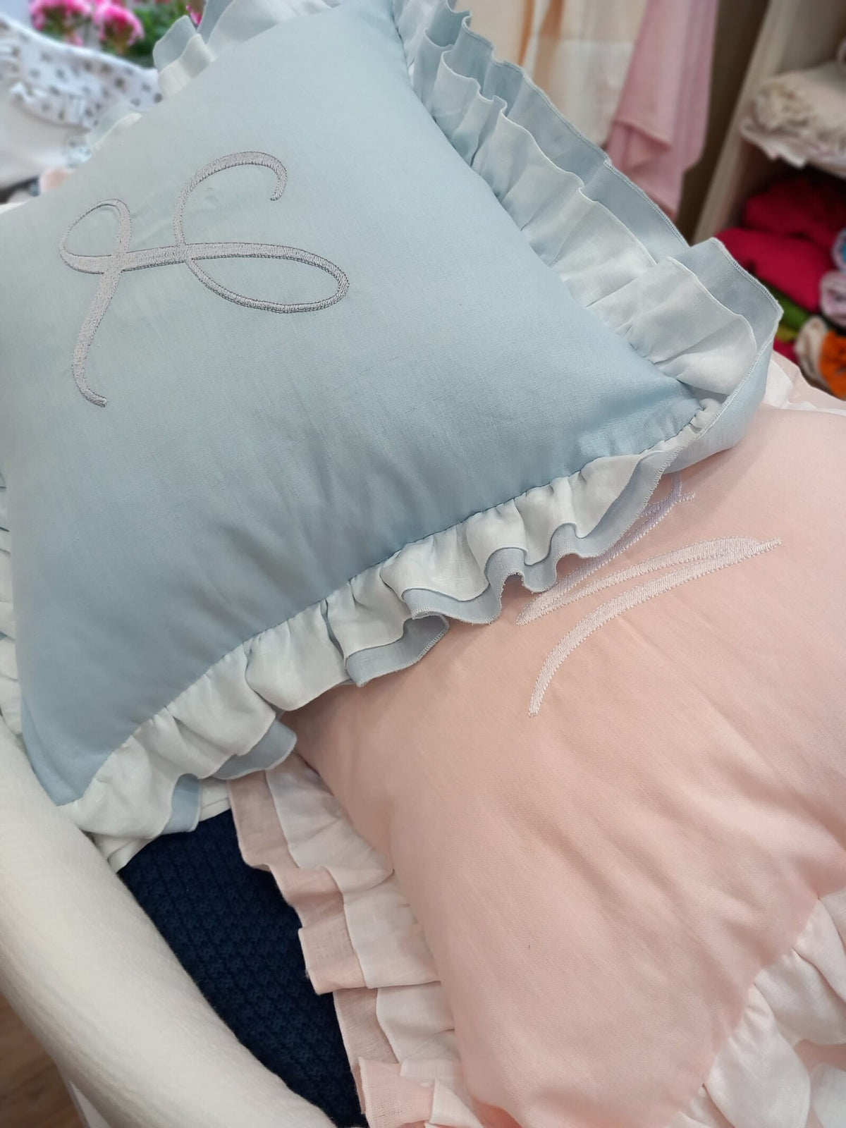 Cuscino in lino con doppia rouche