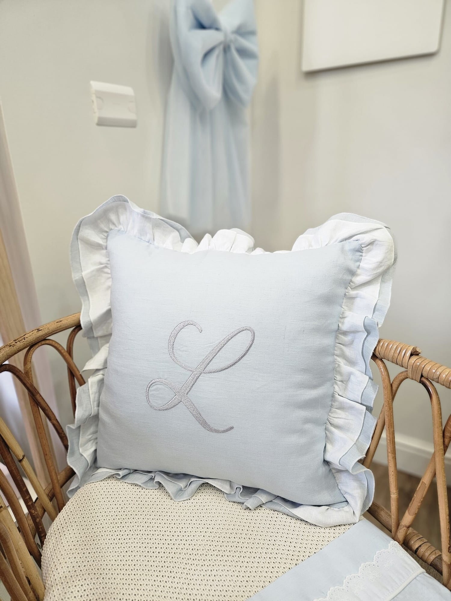 Cuscino in lino con doppia rouche