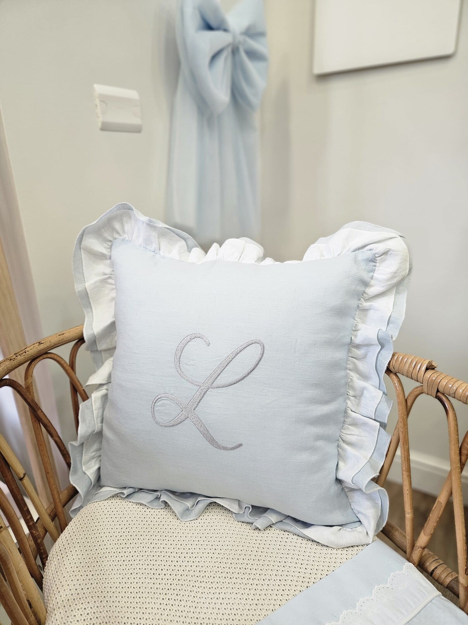 Cuscino in lino con doppia rouche