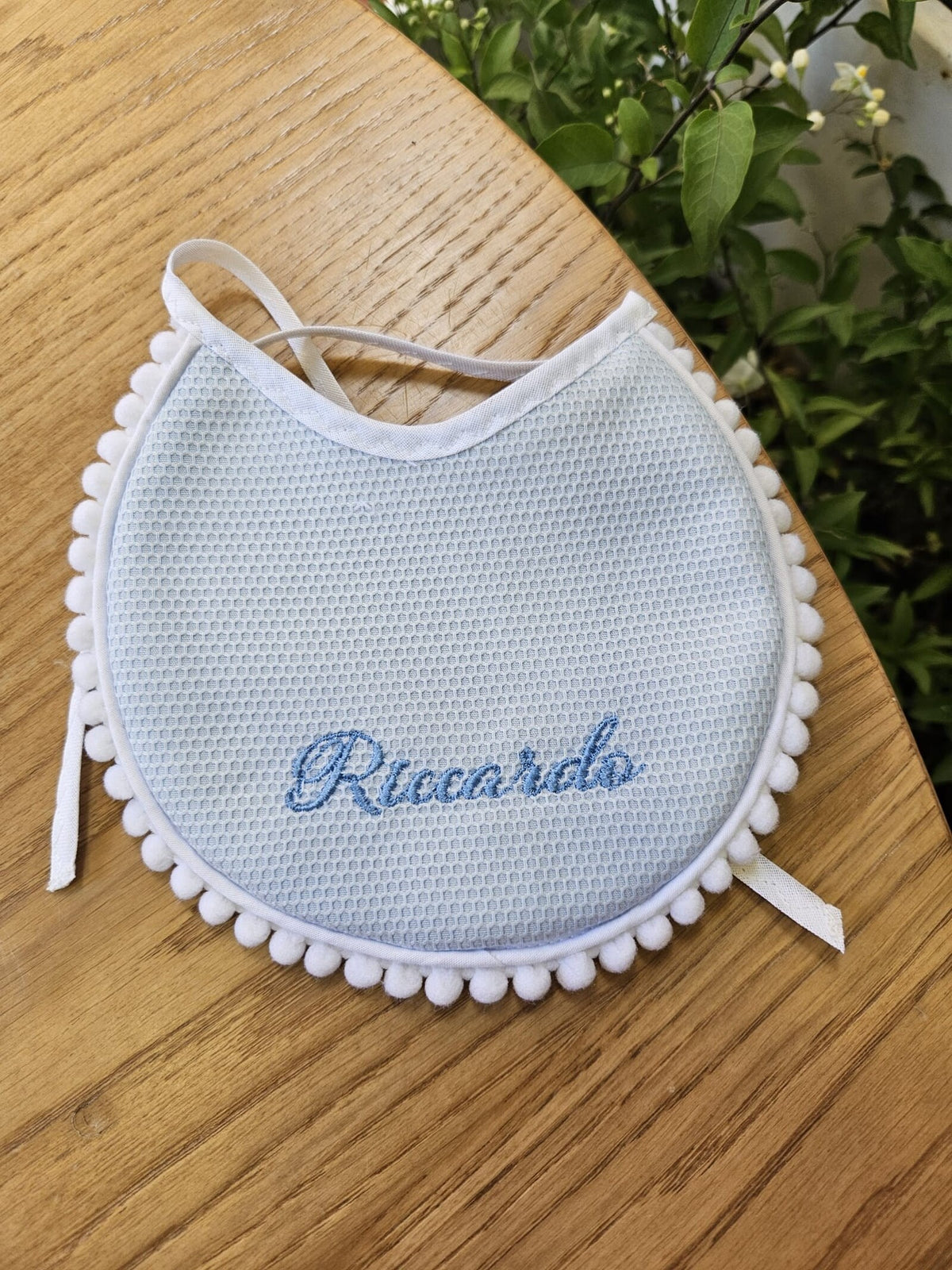 Bavaglino Baby Love con pon pon