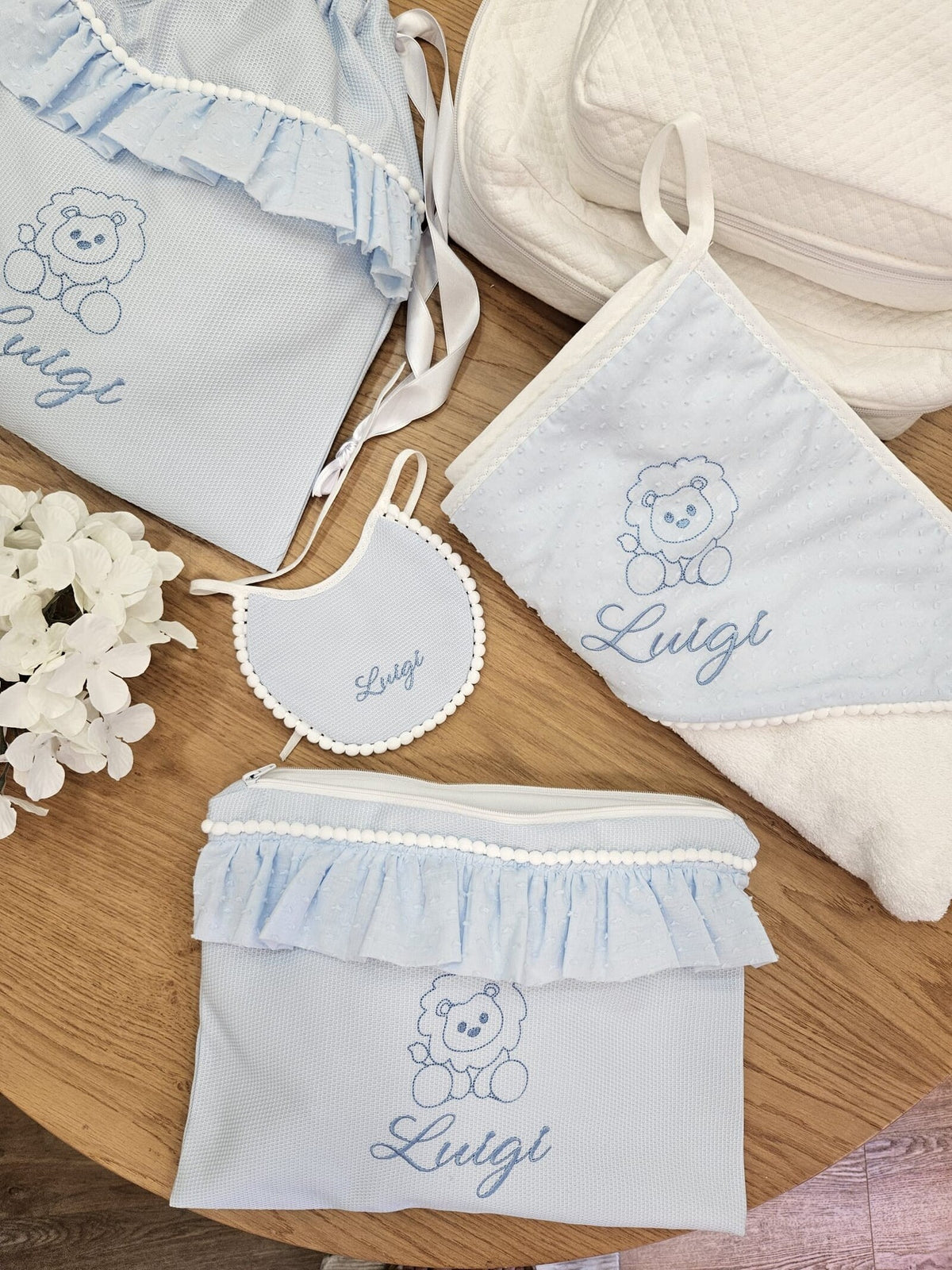 Bavaglino Baby Love con pon pon