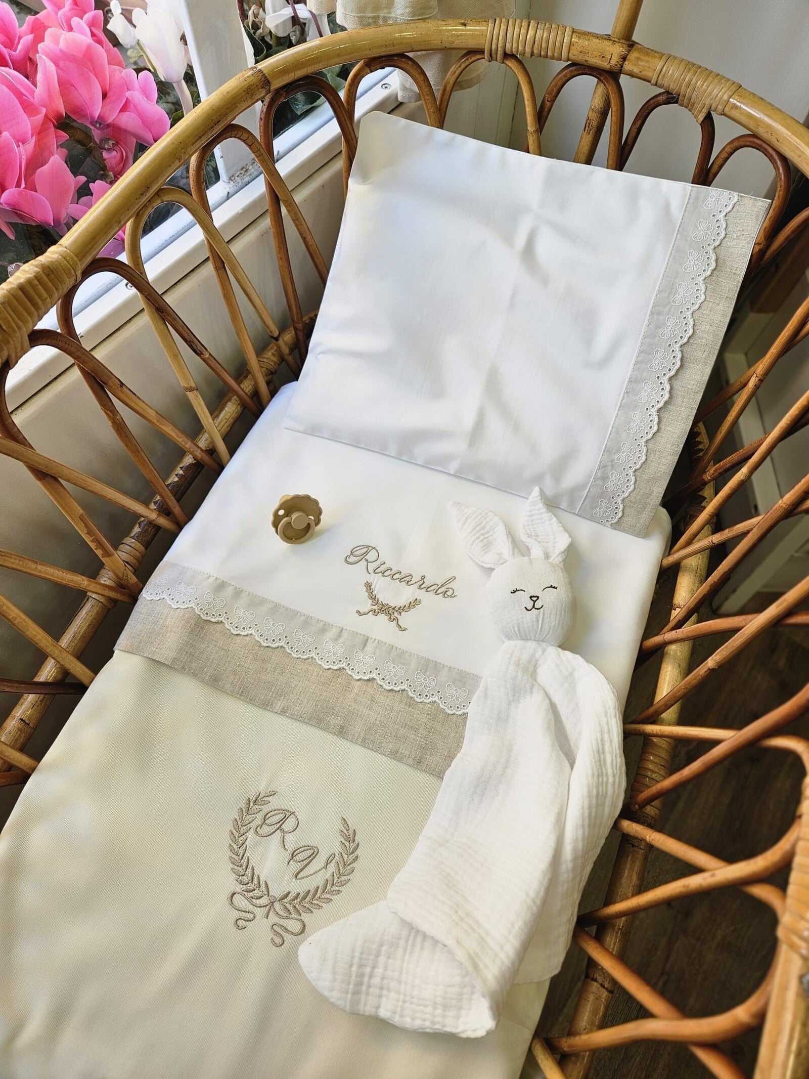 Coordinato culletta, Lenzuolino in cotone e pizzo sangallo con copertina in piquè