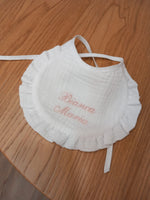 Bavaglino in mussola bianca con rouche