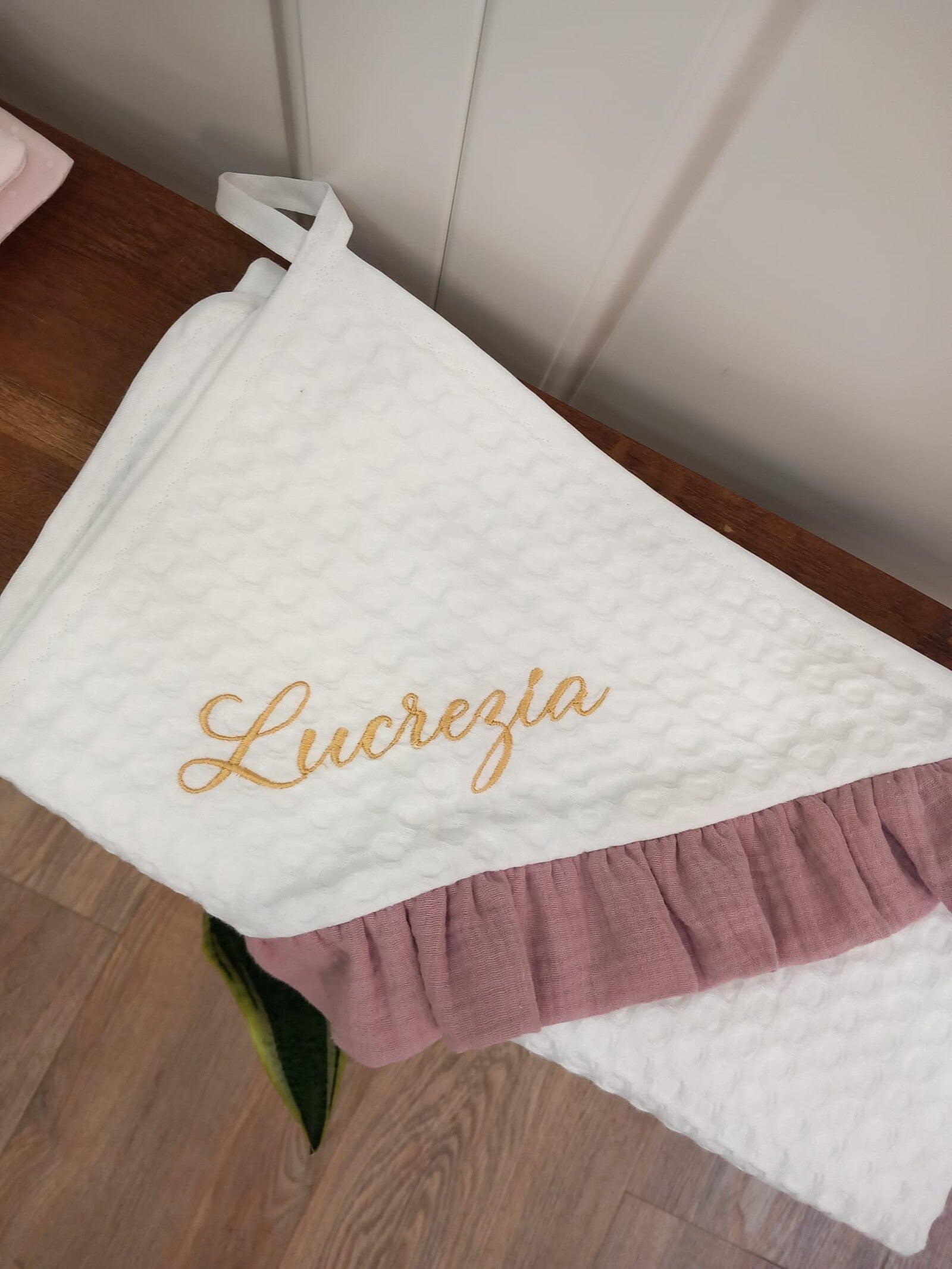 Accappatoio neonato in apone con rouche in mussola