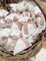 Sacchetto portaconfetti bianco con nastro suede