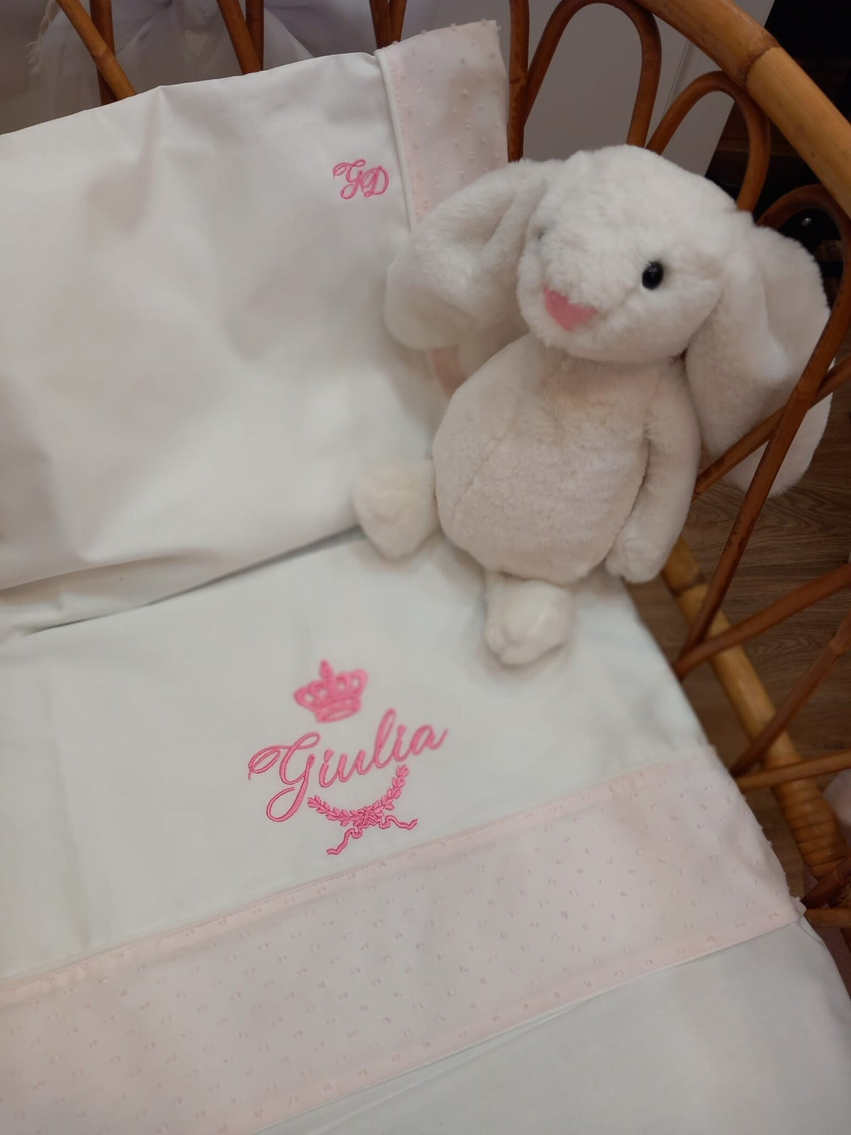 Lenzuolino con profilo e fascia di plumetis