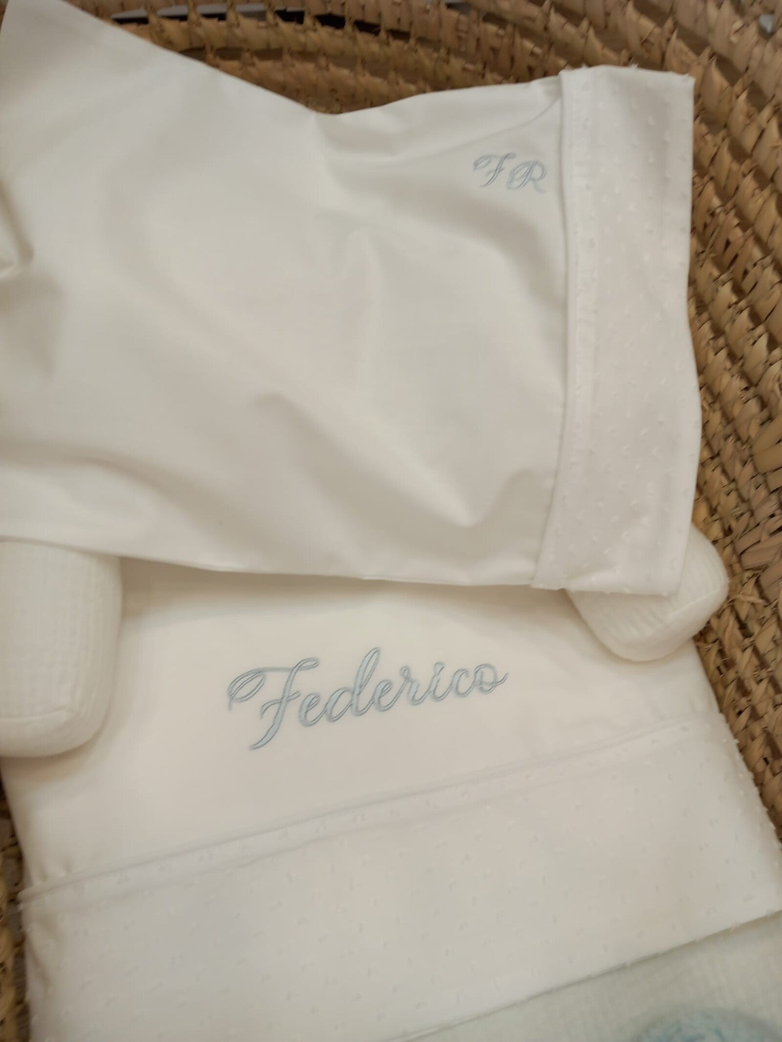 Lenzuolino con profilo e fascia di plumetis