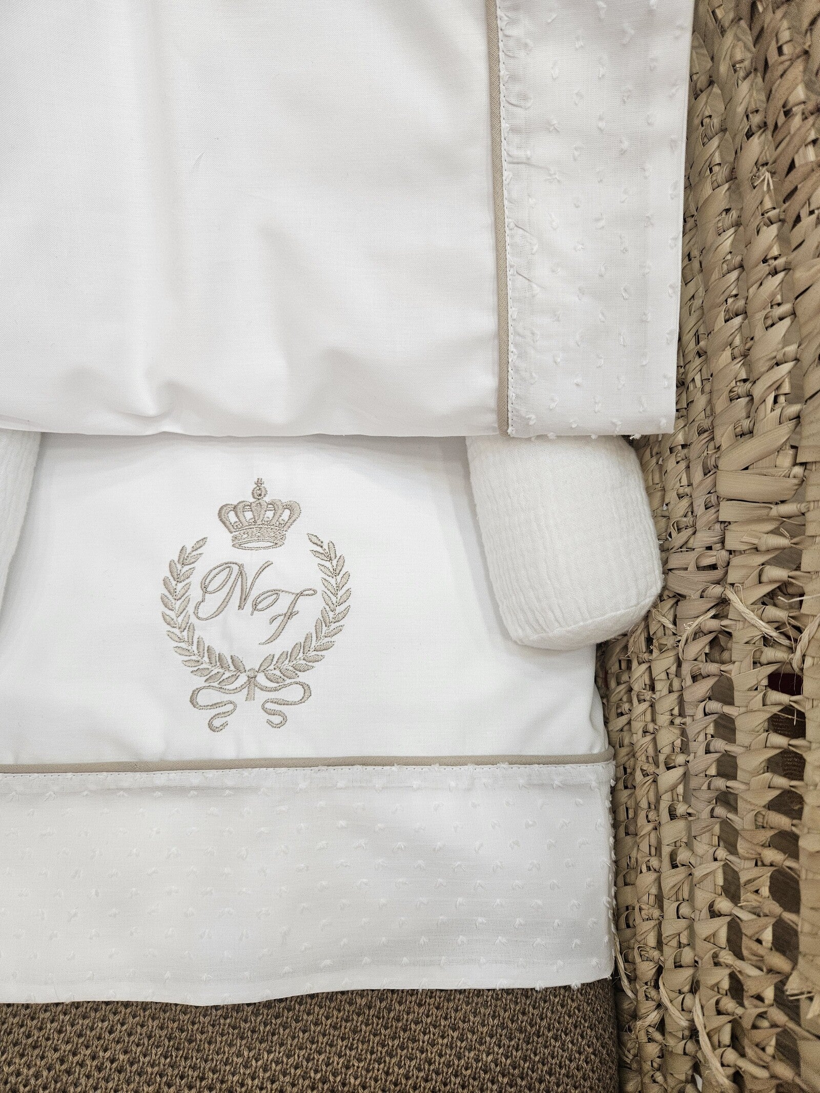 Lenzuolino con profilo e fascia di plumetis