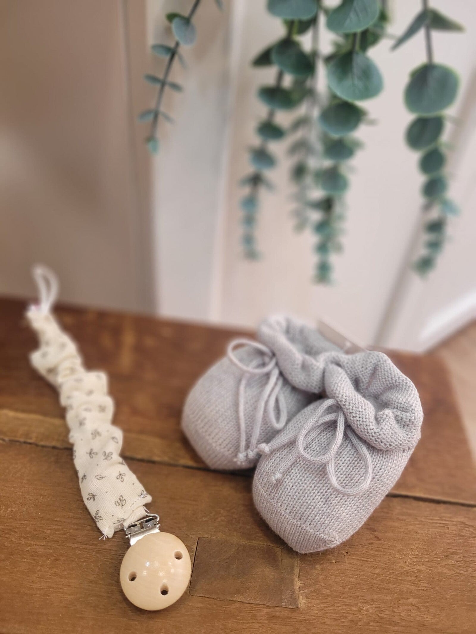 Scarpine neonato in lana con laccetti