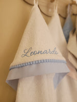 Accappatoio Baby Love in spugna di cotone e pon pon al cappuccio