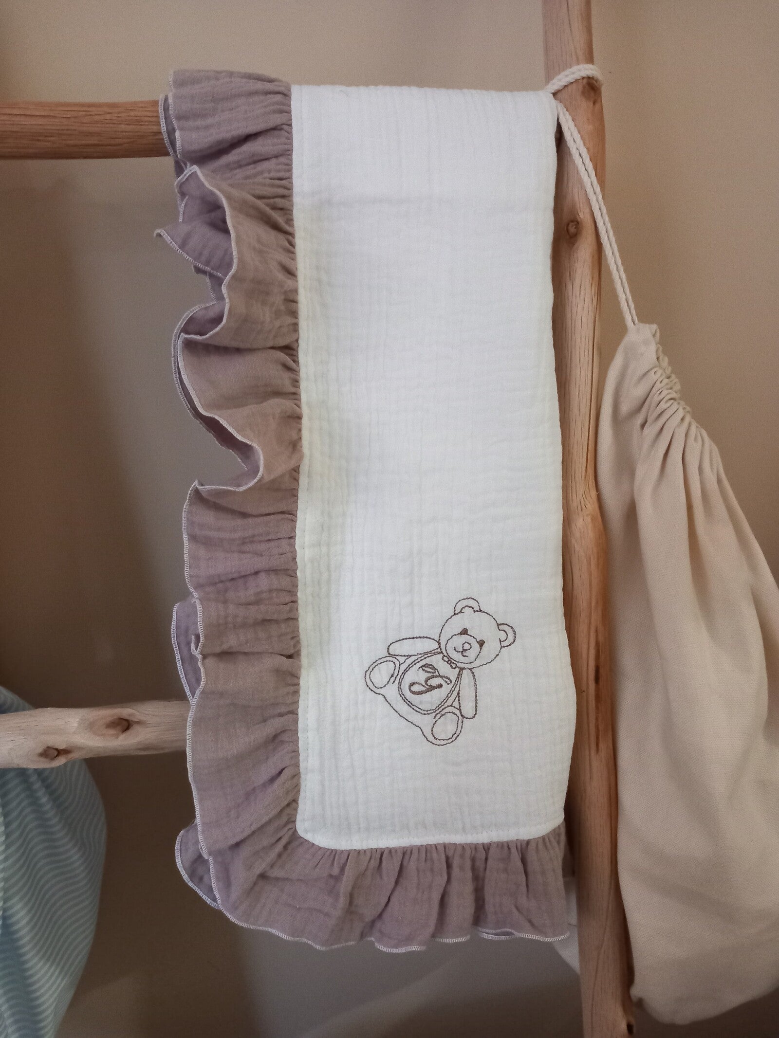 Quadrato in mussola bianca con rouche